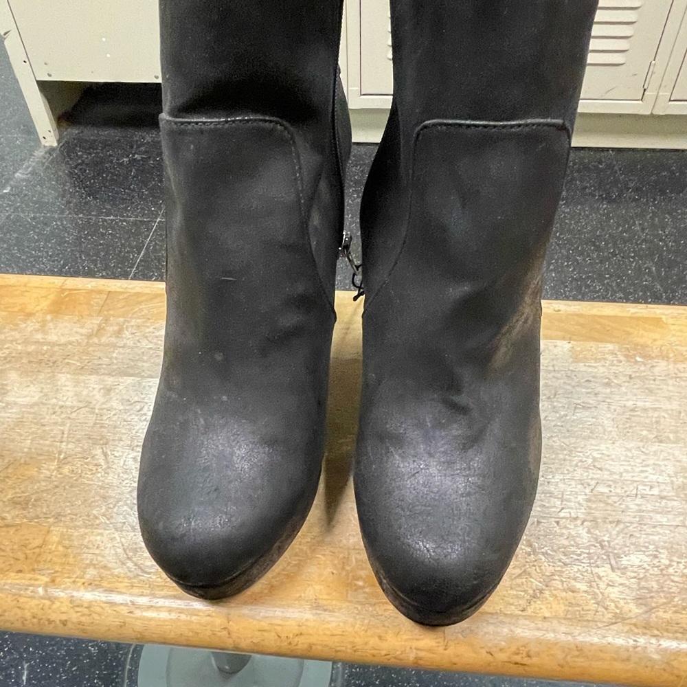 New Zippered Lace Back Ankle Boots Size 10